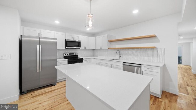 Building Photo - 512 S 4th St