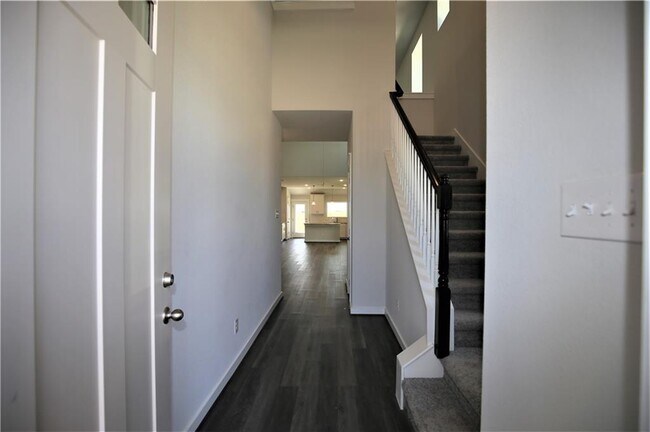 Foto del edificio - 635 Pheasant Hill Ln