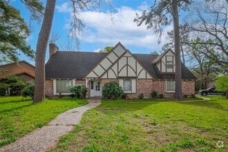 Building Photo - 811 Loire Ln