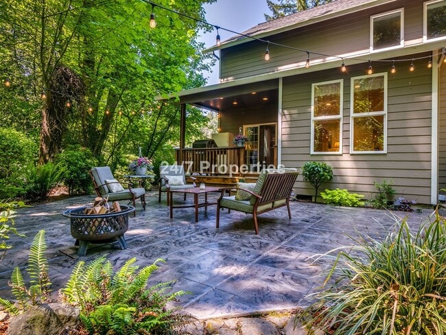 Building Photo - Very Large 5BD I 3BA home + 1BD | 1BA ADU!...