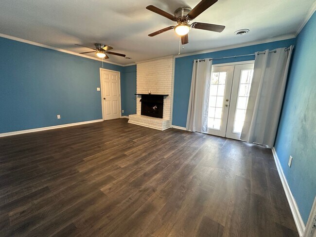 Foto del edificio - Beautiful 4 Bed / 2.5 Bath w/ 2-car garage & fenced yard –  Move-In Ready!