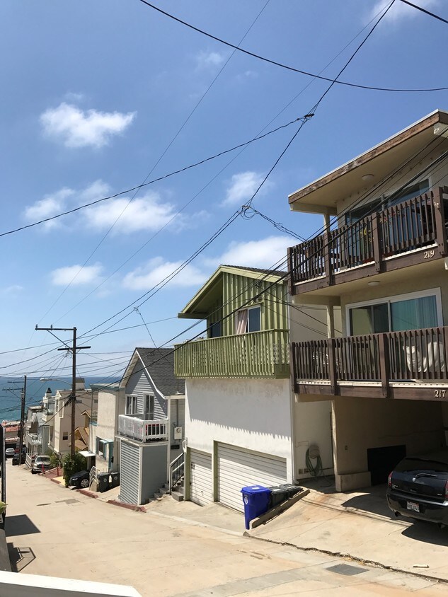 213 El Porto Street - 213 El Porto St