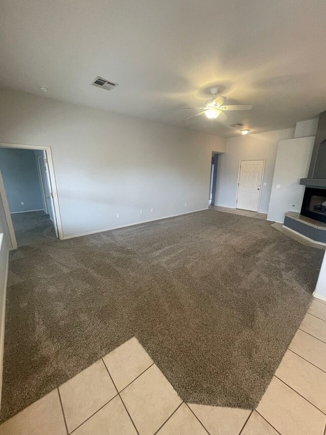 Building Photo - Charming 3 bedroom/2 bathroom Home located...