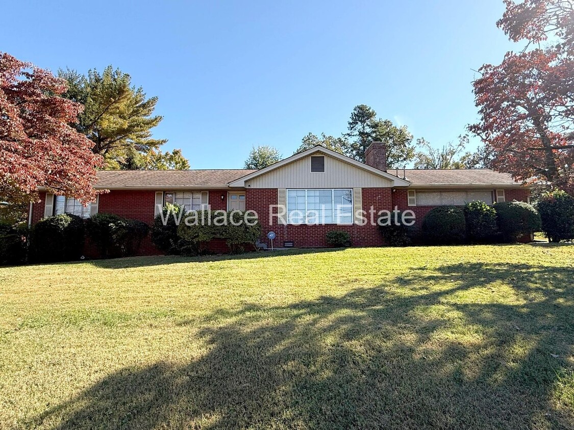 PRICE REDUCTION!! LOCATED IN DEANE HILL..... - PRICE REDUCTION!!  LOCATED IN DEANE HILL.....