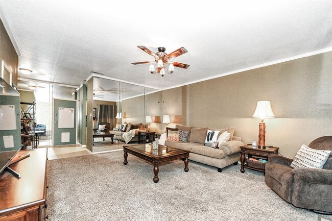 Building Photo - 9850 Pagewood Ln