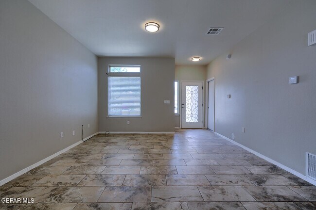 Building Photo - 128 Alamito Creek Ave