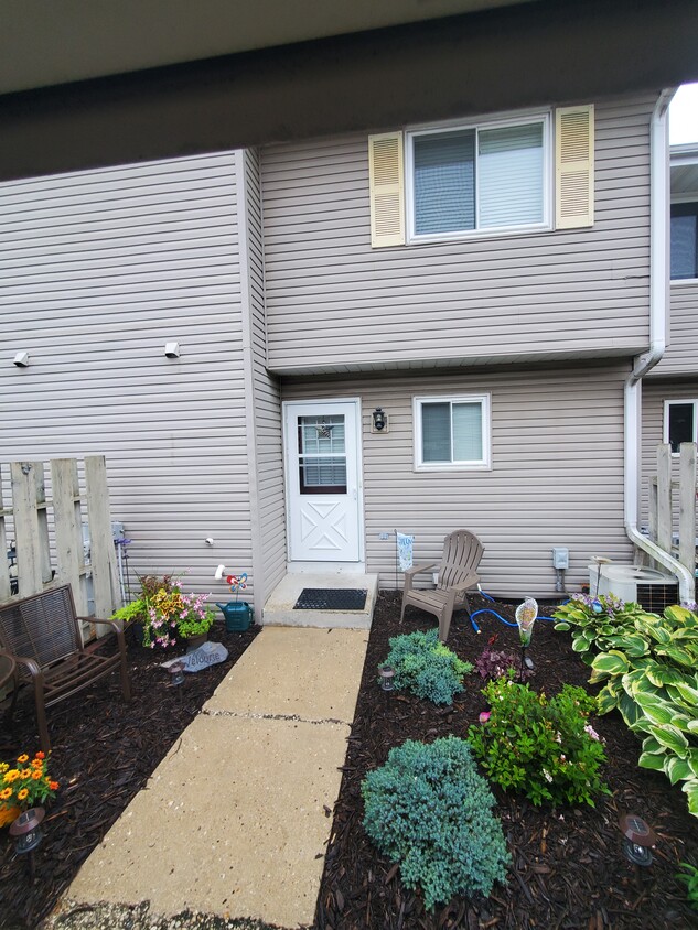 Primary Photo - W163N11504 Windsor Ct