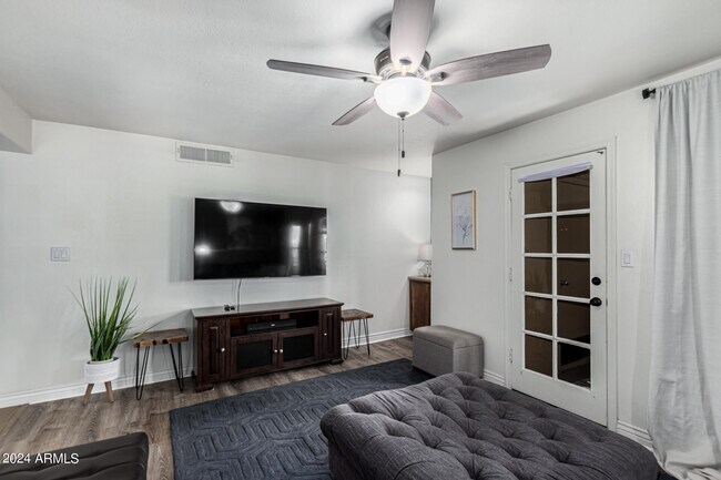 Foto del edificio - 8787 E Mountain View Rd