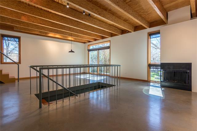 Foto principal - 4401 Travis St