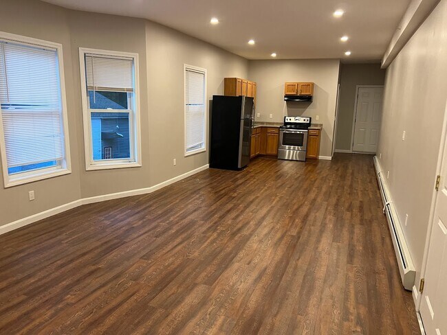 Building Photo - 122 Goff St