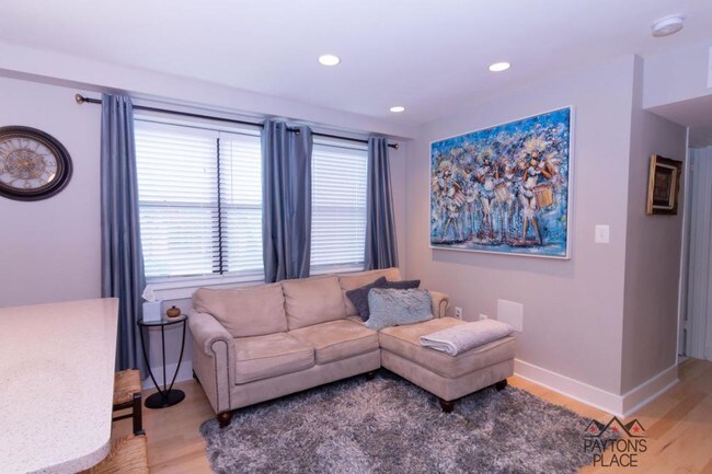 Building Photo - 212 Oakwood St SE #113