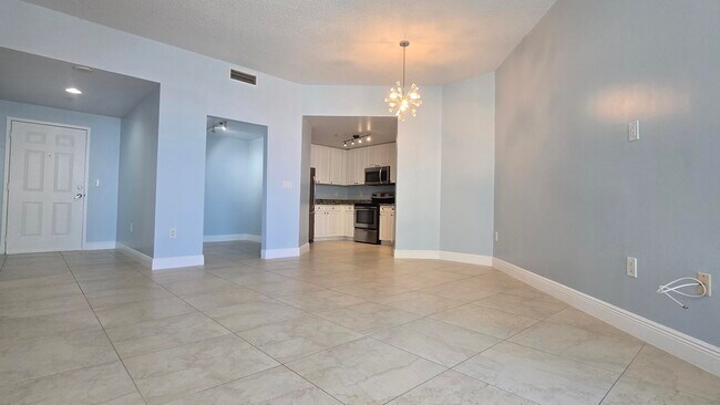 Building Photo - 255 Evernia St