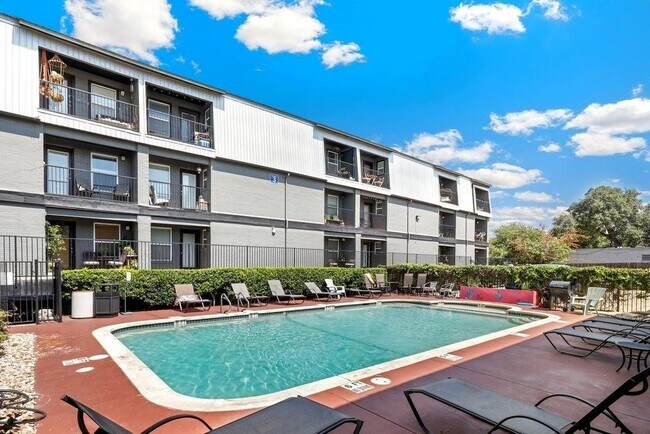 Building Photo - 2020 S Congress Ave