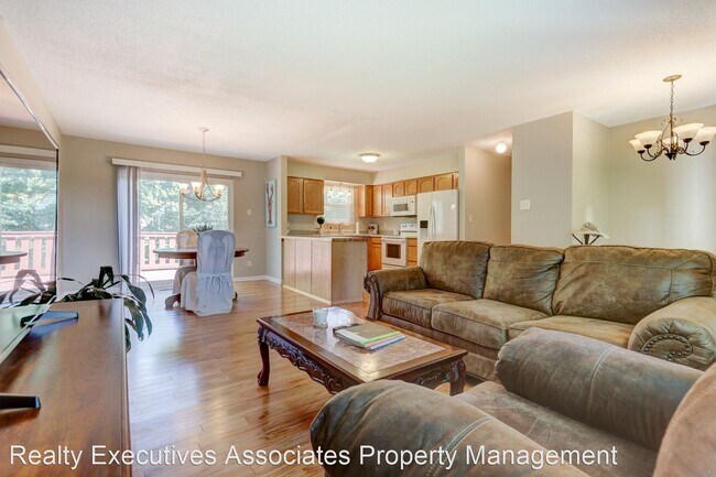 Building Photo - 3 br, 2.5 bath House - 1905 Penwood Drive