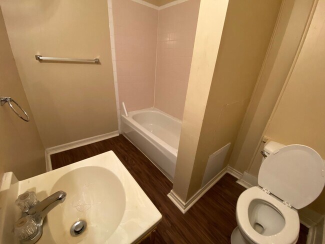 Foto del edificio - 466 Clinton-Unit 3