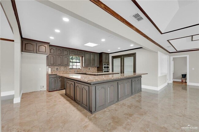 Building Photo - 9812 Las-Palmas Dr