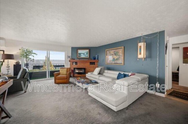Foto del edificio - 214 W 6th Ave