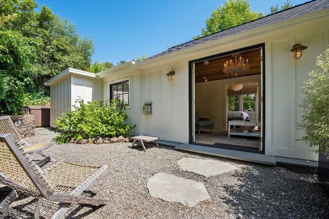 Foto del edificio - High end, fully furnished, cottage in Downtown Mill Valley!  Plus optional additional cottage! PR...