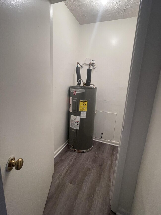 Foto del edificio - 6408 Starbrook Dr
