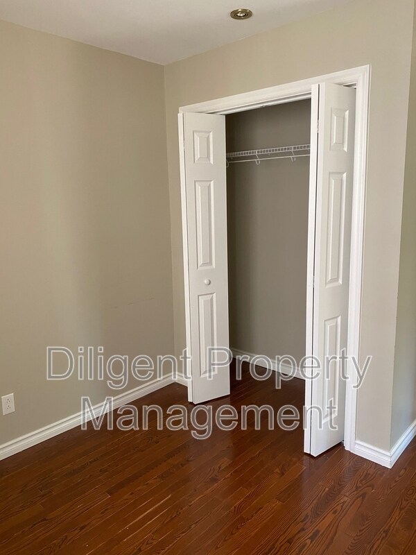 Photo du bâtiment - 1219 Cartier Blvd