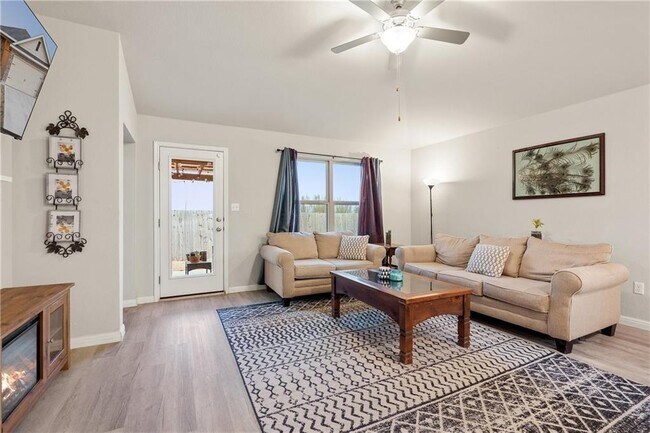 Foto del edificio - 112 Forest Moon Ln