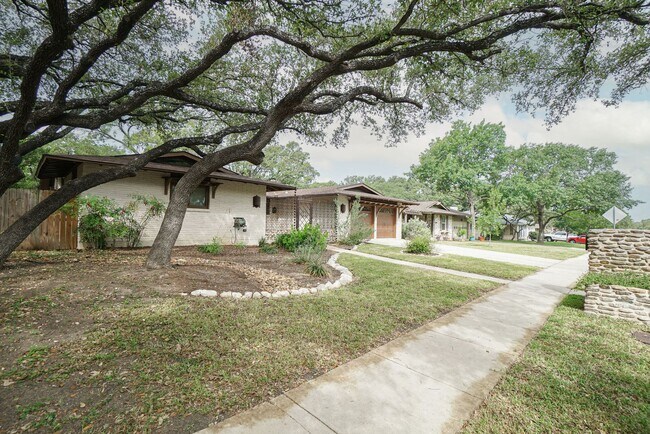 Foto del edificio - Harmony Hills Charmer