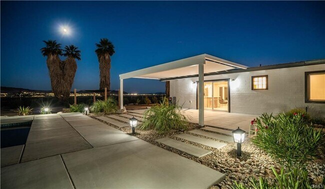 Foto del edificio - Pool Estate for Lease