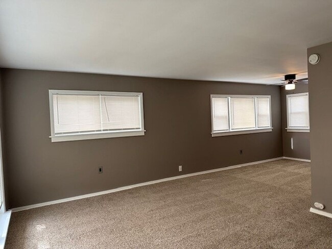Building Photo - Welcome to this charming 3-bedroom, 1.5-ba...