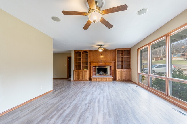 Building Photo - 1421 Sunnyslope Ln