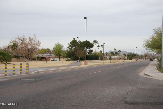 Building Photo - 2611 N 48th St