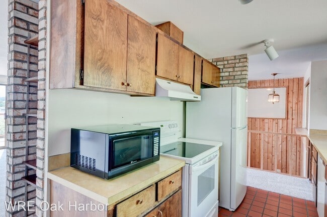 Building Photo - 3 br, 2.5 bath House - 703 NW Broadway St