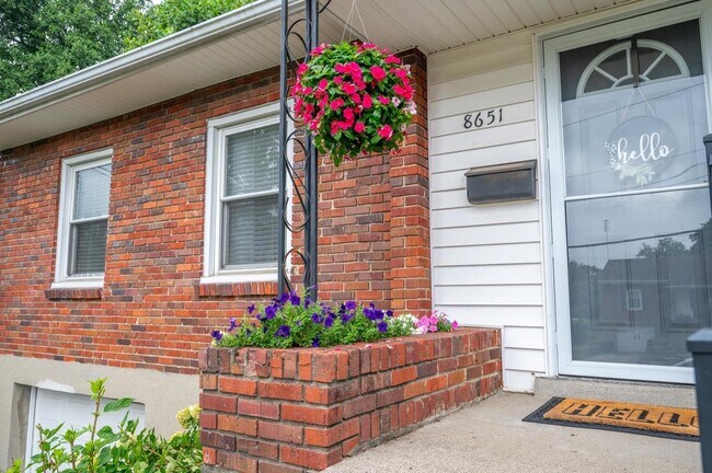 Foto del edificio - 8651 Wicklow Ave