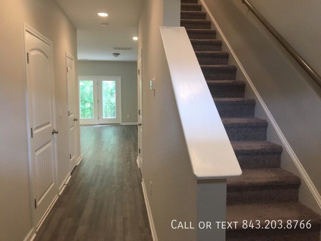 Building Photo - Available Townhouse in Lakeview Commons!