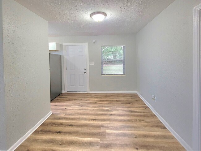 Building Photo - 5188 Ensign Ave