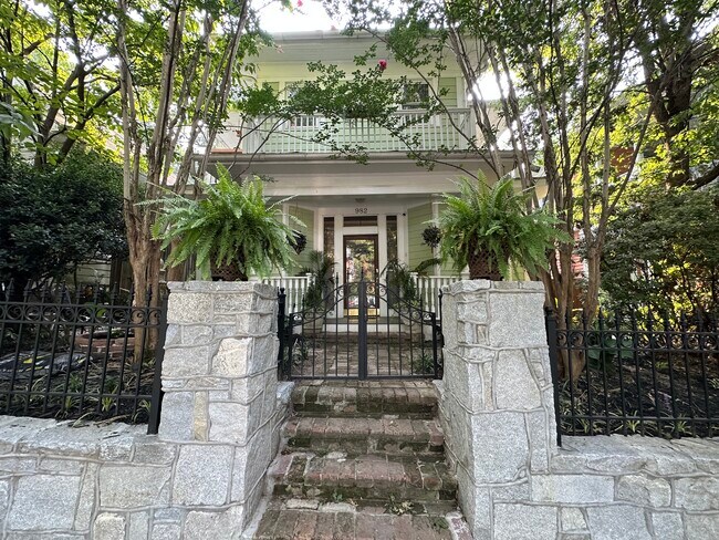 Foto del edificio - 982 Myrtle St NE