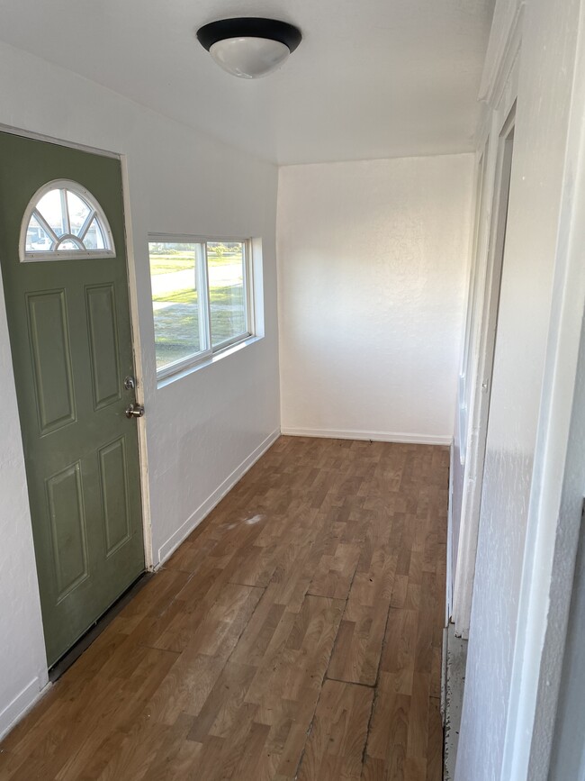 Front Entry/Storage - 920 Hall St