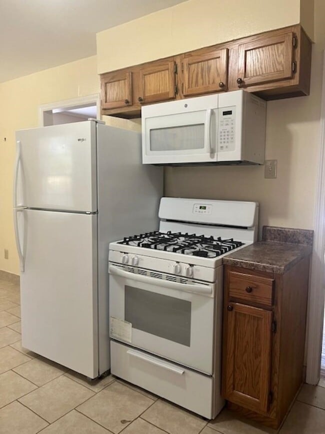 Building Photo - 1022 S White Station Rd