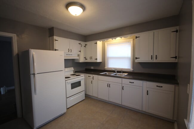 Photo - 305 N Moore Road House