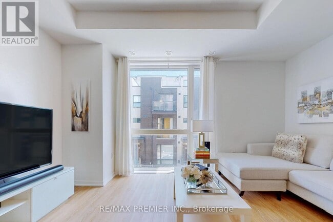 Building Photo - 32 Fieldway Rd