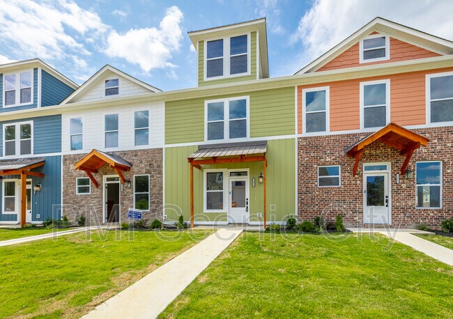 Foto del edificio - 1904 Cypress Ln