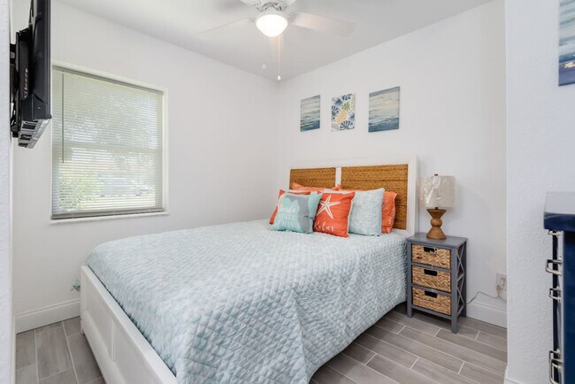 Foto del edificio - 2362 Pineapple Ave