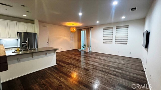 Foto del edificio - 26330 Long St