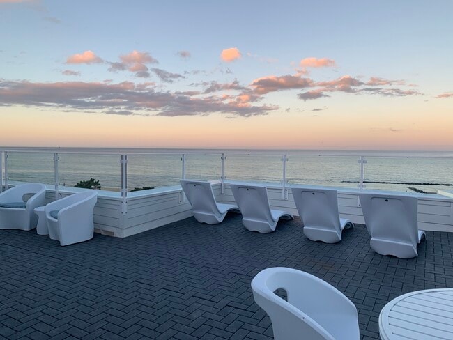 Rooftop Deck - Pinewell Station
