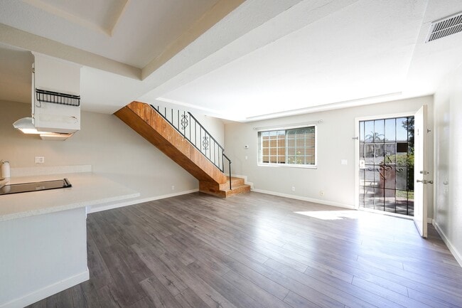 Building Photo - 808 B St