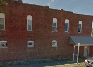 Building Photo - 204 1/2 W Washington St