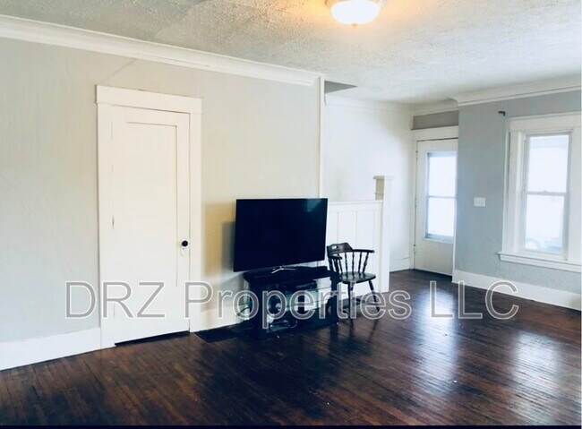 Foto del edificio - 1017 Bridge St NW