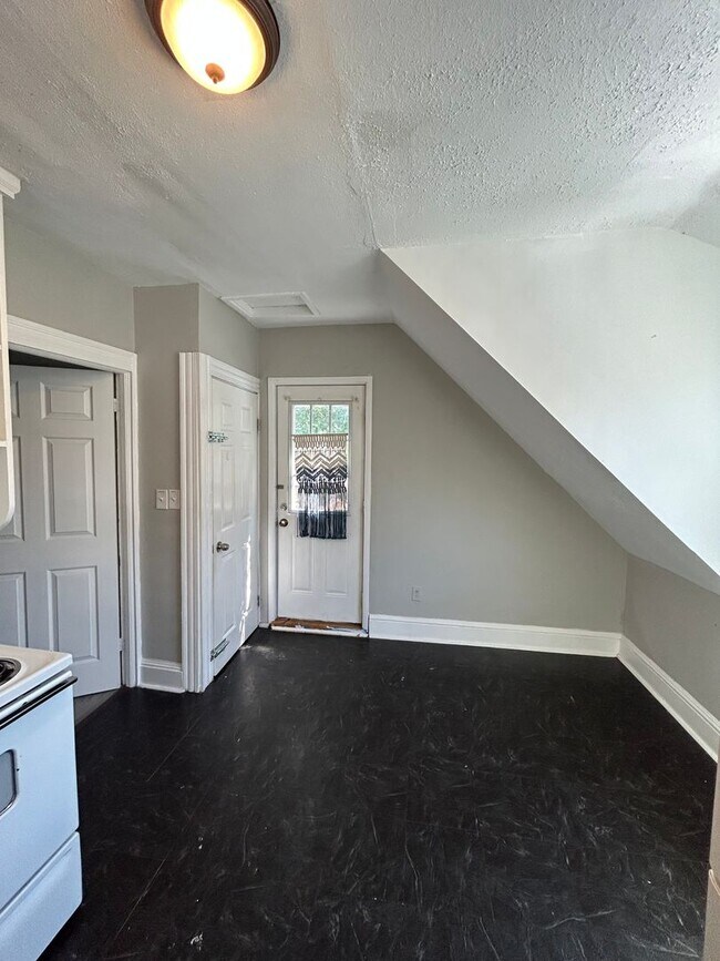 Foto del edificio - Roanoke Ave3401