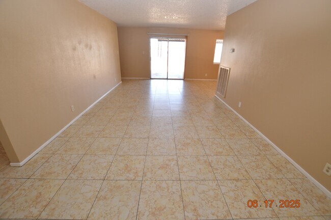 Foto del edificio - 617 Vincent Way