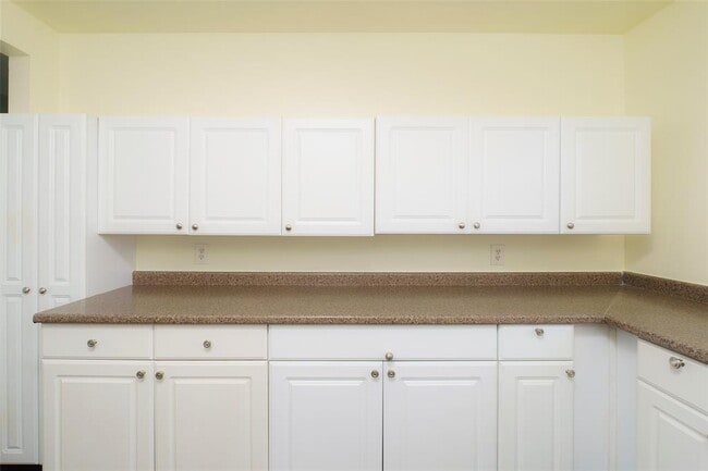 Building Photo - 505 E Applegate Dr