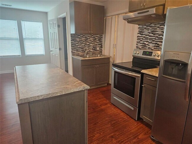 Foto del edificio - 715 Brickwood Ln